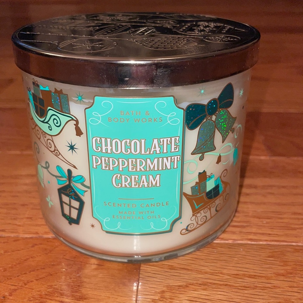 New Bath & Body Works 3- wick Candle: Chocolate Peppermint Cream.